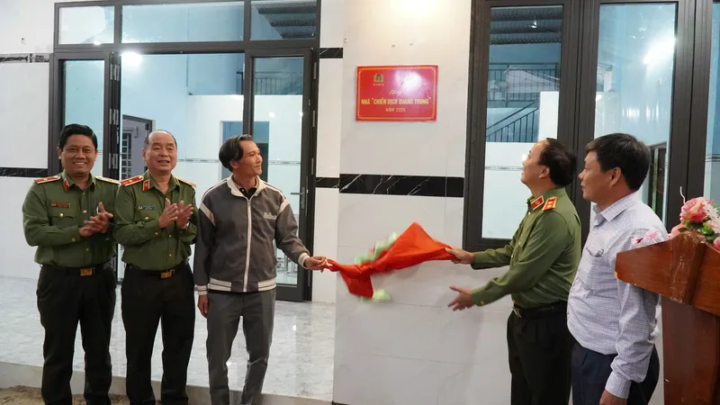 Bộ Công an xây mới 419 căn nhà cho người dân trong "Chiến dịch Quang Trung"