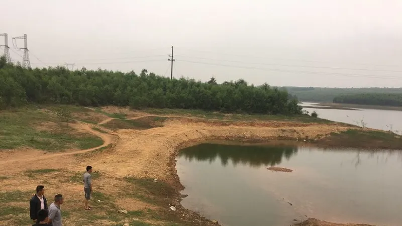 Hai cháu bé đuối nước dưới hồ thủy lợi
