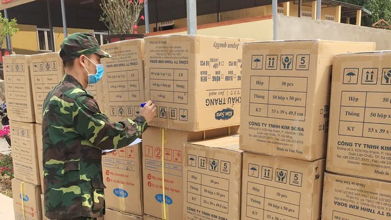 Bắt giữ 95.000 khẩu trang không rõ nguồn gốc ở khu vực biên giới