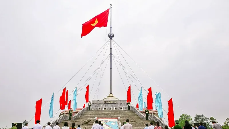 Lễ thượng cờ thống nhất non sông tại Đôi bờ Hiền Lương - Bến Hải