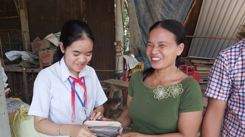 Học sinh lớp 8 trả lại hơn 30 triệu đồng nhặt được bên đường