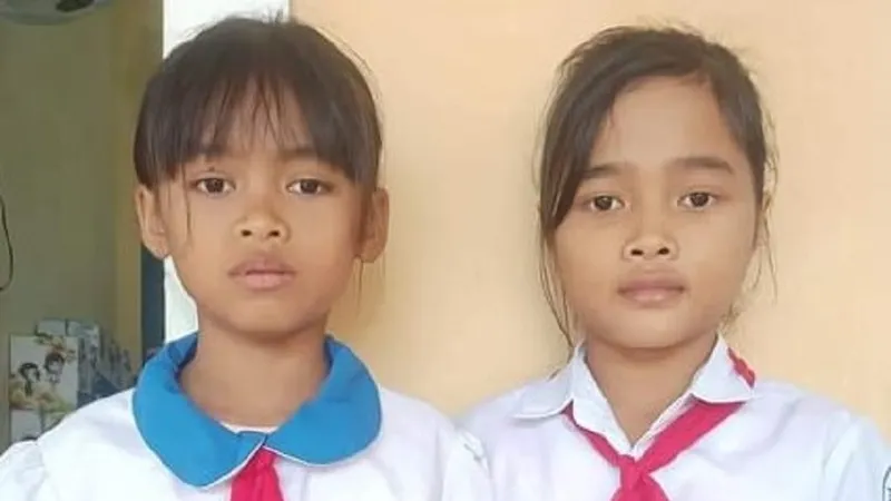 2 học sinh tìm người trả lại 5 triệu đồng phát hiện trong áo quần được tặng 