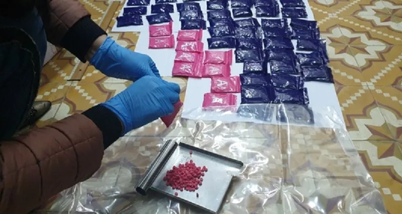 Bắt giữ 2 đối tượng mua bán, tàng trữ 18.000 viên ma túy