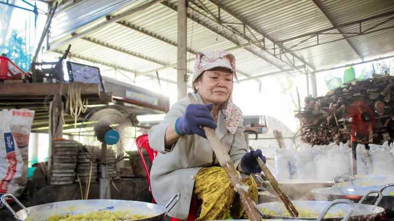 Làng nghề mứt gừng Mỹ Chánh hối hả vào vụ tết
