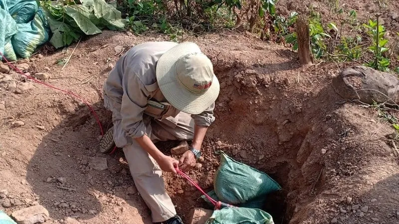 Phát hiện quả bom nặng 227 kg khi đang san ủi đất trồng sắn 