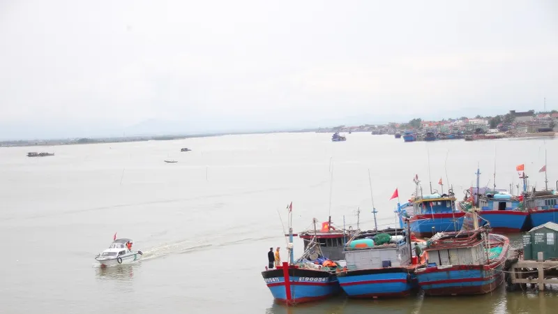 Quảng Trị cấm biển, ứng phó bão số 8
