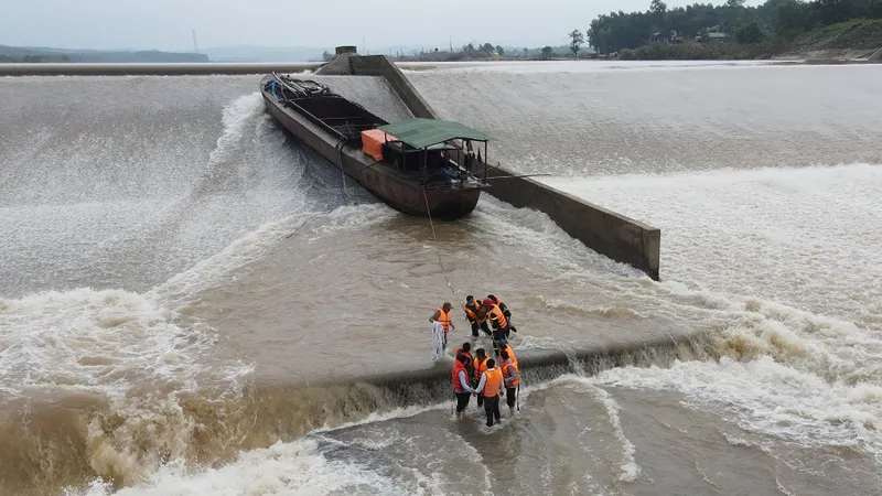 Vụ tàu chở đoàn cán bộ Sở GTVT Quảng Trị gặp sự cố: Trưởng đoàn lý giải việc không mặc áo phao