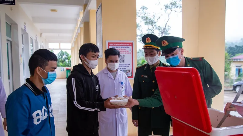 "Nồi cháo Biên phòng" ấm lòng bệnh nhân vùng biên