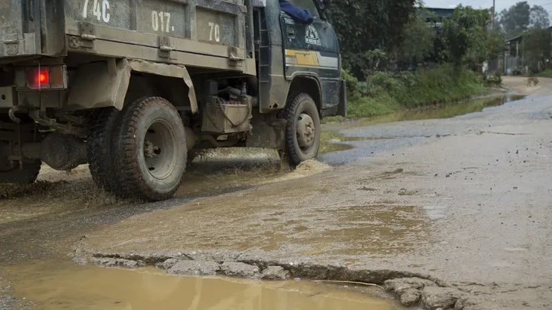 Quảng Trị: Đề nghị chủ đầu tư khẩn trương khắc phục các tuyến đường xuống cấp sau thi công điện gió 