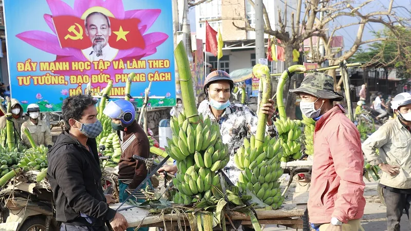 Nhộn nhịp phiên chợ chuối mật mốc ngày giáp tết
