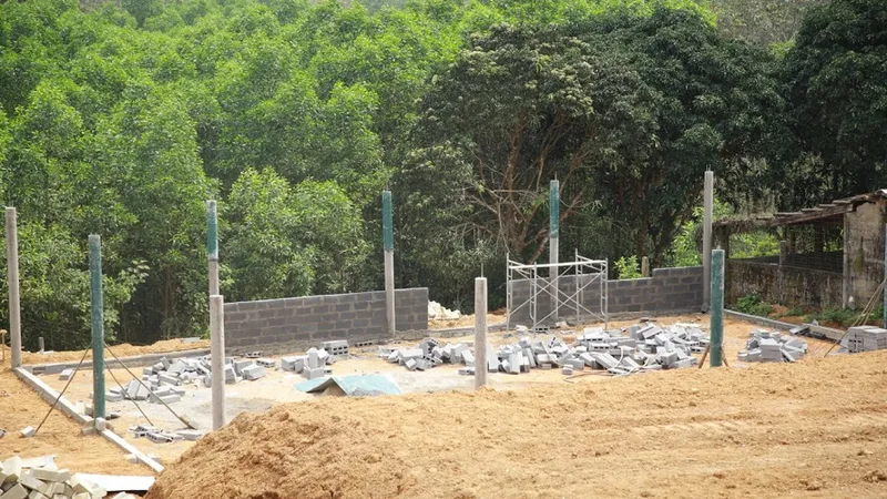 Ồ ạt xây dựng công trình, trồng cây “đón” dự án cao tốc Bắc - Nam