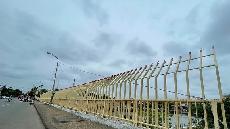 Quảng Trị: Buộc tháo dỡ phần thi công trang trí ở cầu Đại An 