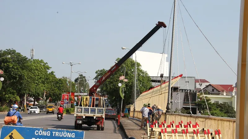 Quảng Trị: Các hạng mục trang trí có thiết kế “lạ” ở cầu Đại An được tháo dỡ