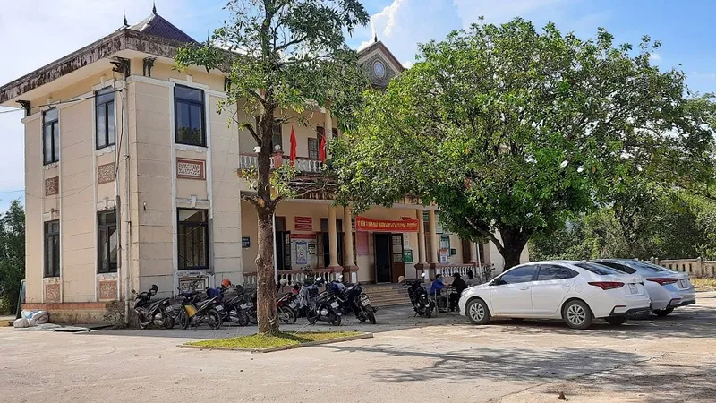 2 cán bộ thu tiền làm sổ đỏ trái quy định bị khởi tố