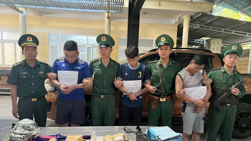 Bắt 3 đối tượng, thu giữ 18.000 viên ma túy tổng hợp