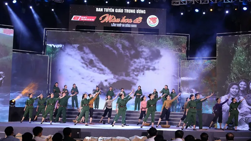 Chương trình nghệ thuật “Màu hoa đỏ“: Tái hiện lại những ký ức về một thời hoa lửa 