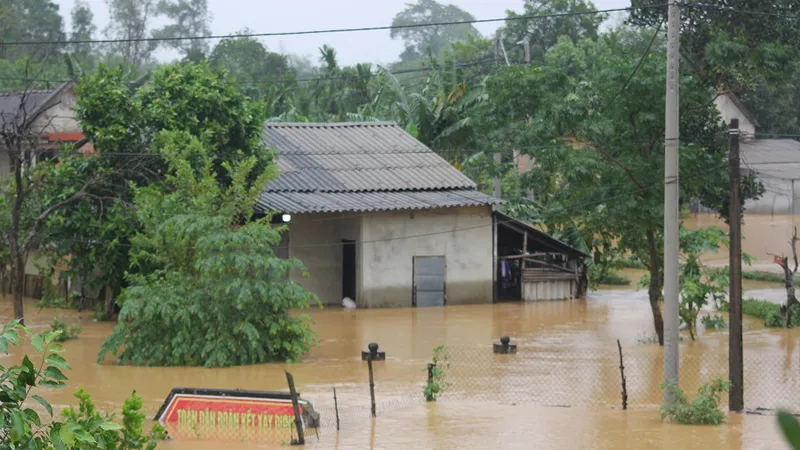 Quảng Trị: Vùng “rốn lũ” ngập sâu trong nước