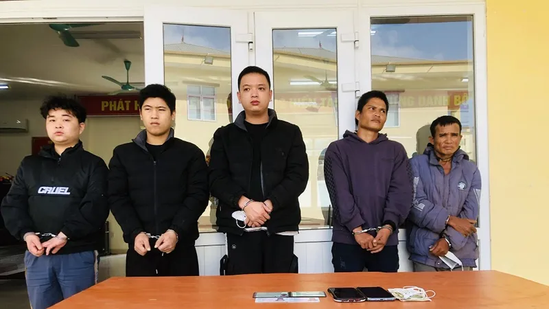 Bắt giữ các đối tượng đưa người nước ngoài xuất cảnh trái phép sang Lào