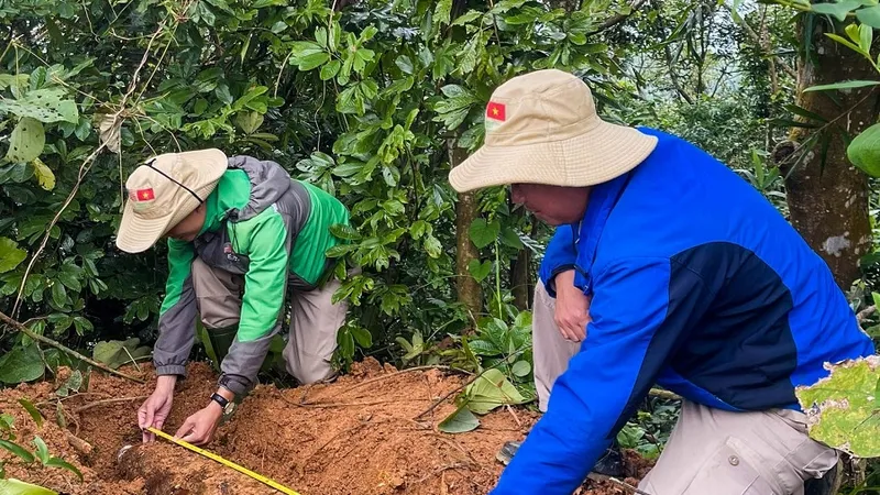 Quảng Trị: Tá hỏa phát hiện quả bom khi làm rẫy