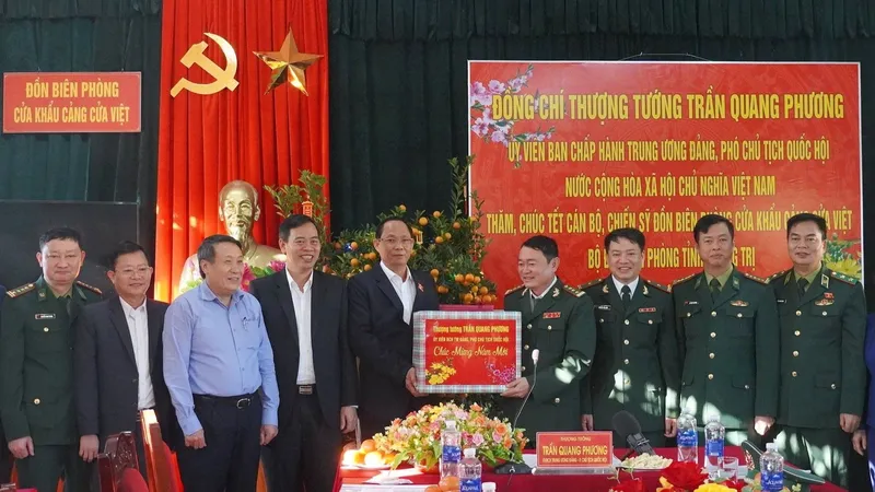 Phó Chủ tịch Quốc hội Trần Quang Phương thăm, chúc tết tại Quảng Trị