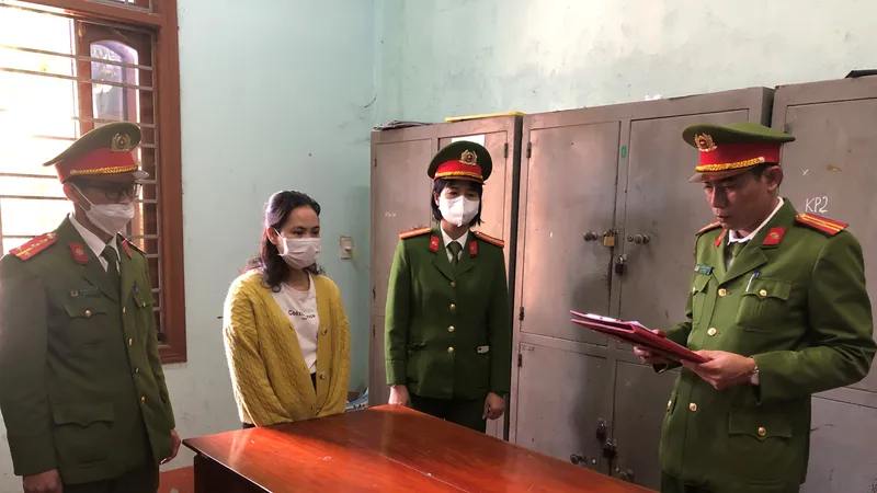 Bắt giam người phụ nữ dùng giấy chứng nhận quyền sử dụng đất giả để lừa đảo 