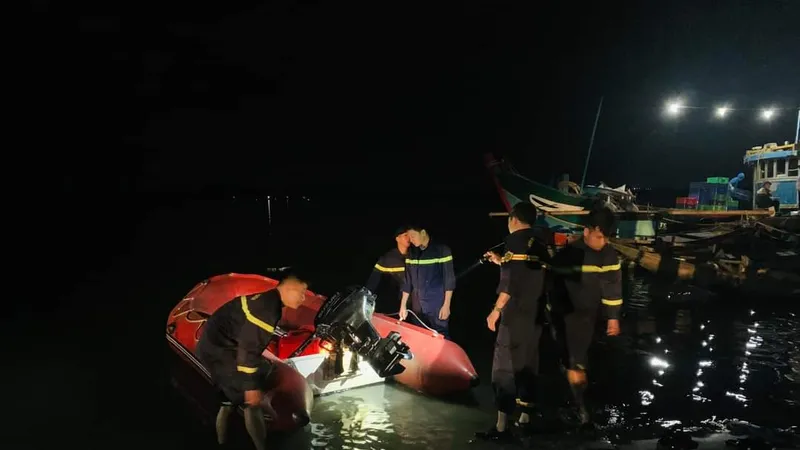 Lực lượng chức năng triển khai tìm kiếm trong tối ngày 8-3