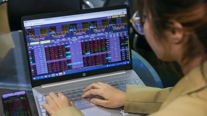 VN-Index tăng điểm nhờ cổ phiếu trụ 