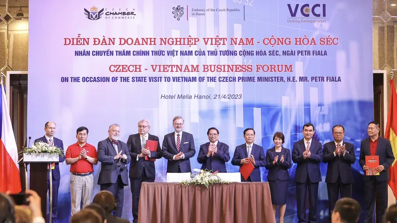 Vietjet ký thỏa thuận hợp tác cùng trường bay F Air trước sự chứng kiến của Thủ tướng hai nước Việt Nam - Cộng hòa Séc