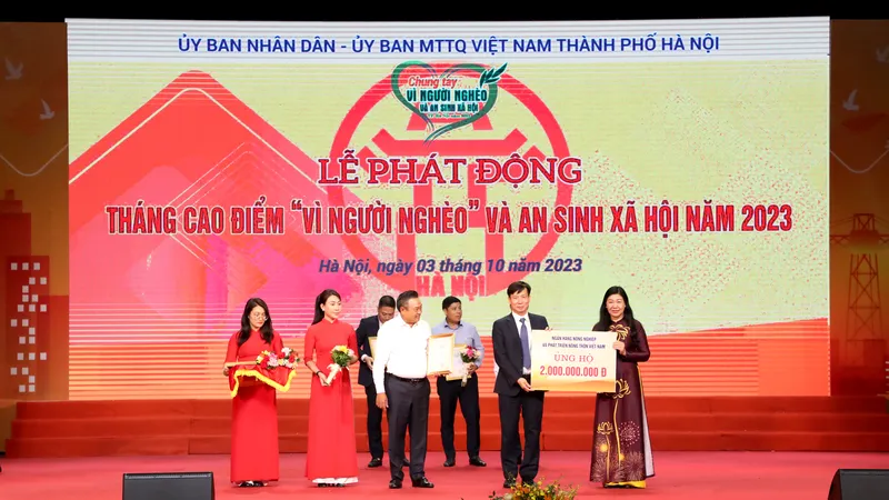 Agribank dành 2 tỷ đồng ủng hộ Quỹ “Vì người nghèo” và an sinh xã hội thành phố Hà Nội