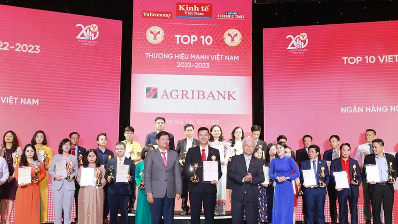 Agribank tiếp tục được vinh danh Top 10 thương hiệu mạnh Việt Nam 2023