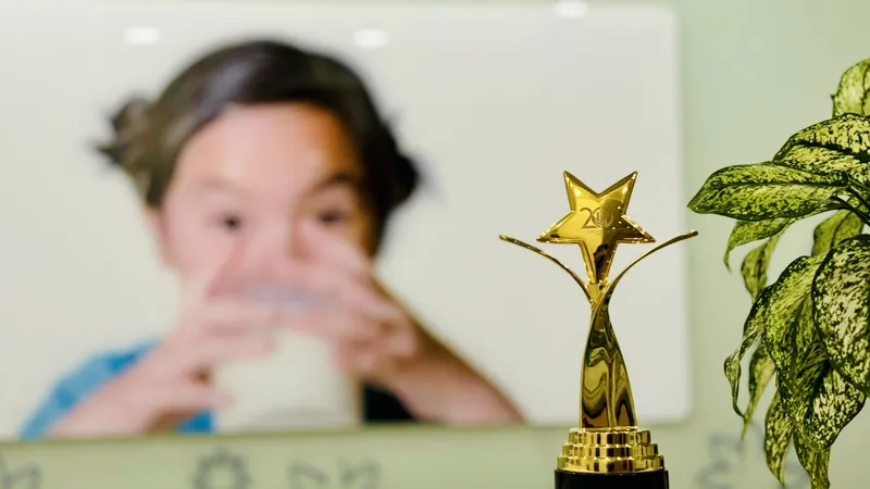 TH được vinh danh top 10 Thương hiệu mạnh - Kinh doanh xuất sắc 2022-2023
