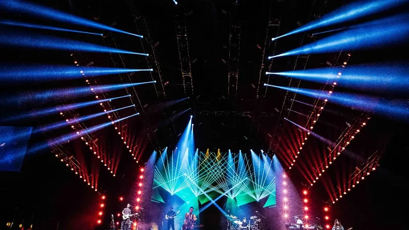 Bí kíp săn vé du lịch Phú Quốc xem Maroon 5 và tận hưởng kỳ nghỉ "sang - xịn - mịn"