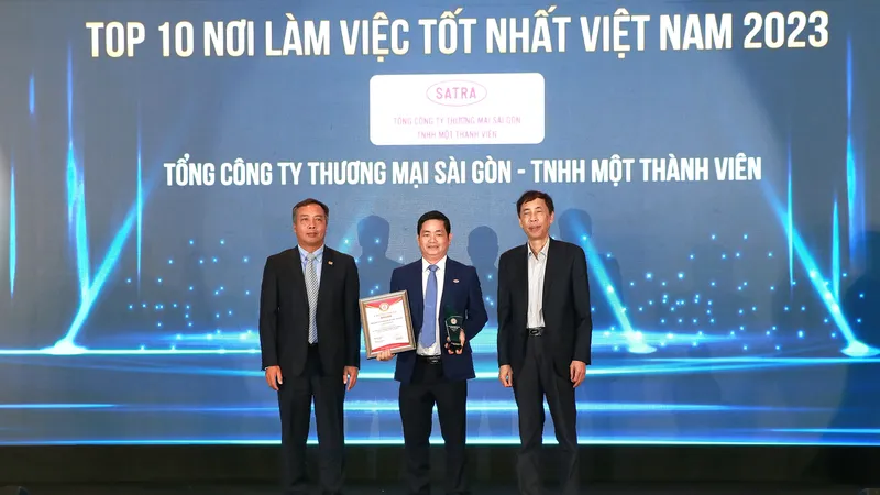 SATRA vinh dự nhận hai giải thưởng lớn: Top 500 Nhà tuyển dụng hàng đầu và Top 10 Nơi làm việc tốt nhất Việt Nam 2023