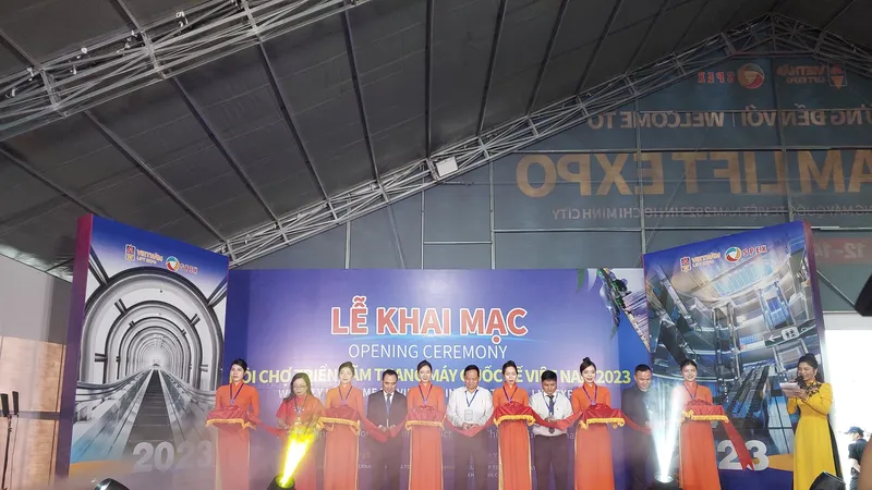 Hơn 100 doanh nghiệp tham dự triển lãm thang máy