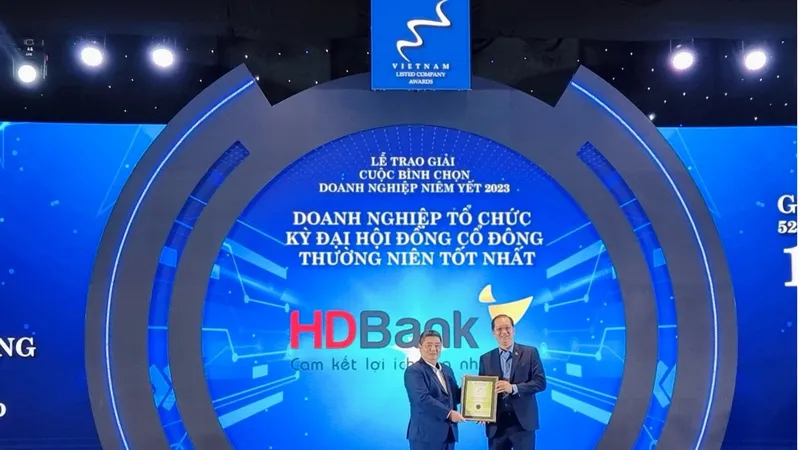 Một ngân hàng nhận cúp đúp giải thưởng Báo cáo thường niên và tổ chức Đại hội đồng cổ đông tốt nhất