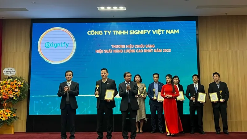 Signify Việt Nam nhận giải thưởng cho sản phẩm hiệu suất năng lượng cao nhất
