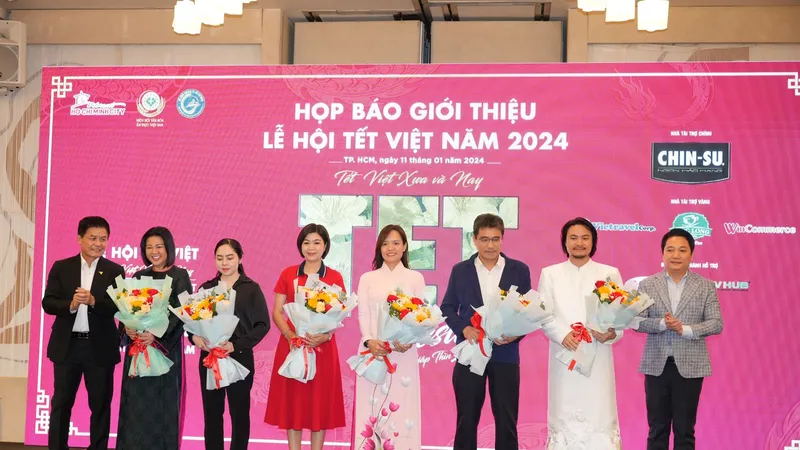Lễ hội Tết Việt 2024 tôn vinh tết cổ truyền và sẻ chia an sinh xã hội