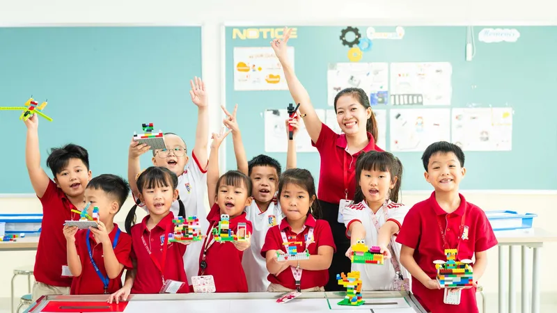 Royal School: Trưởng thành từ môi trường CLB đa dạng trải nghiệm