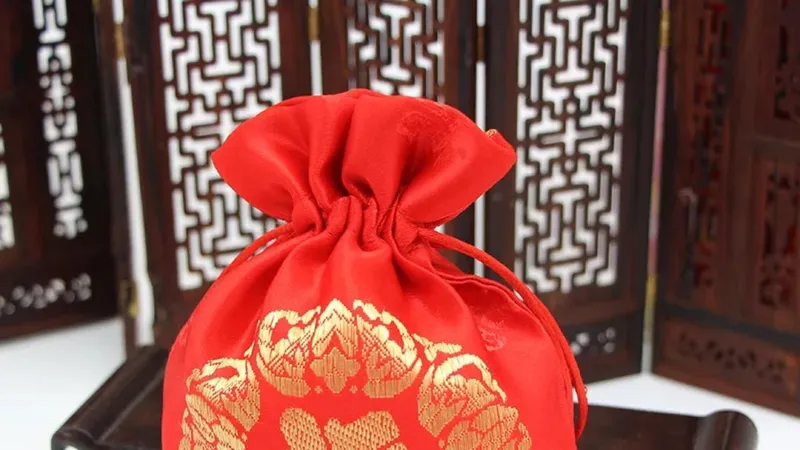 Túi bùa may mắn phút giao thừa