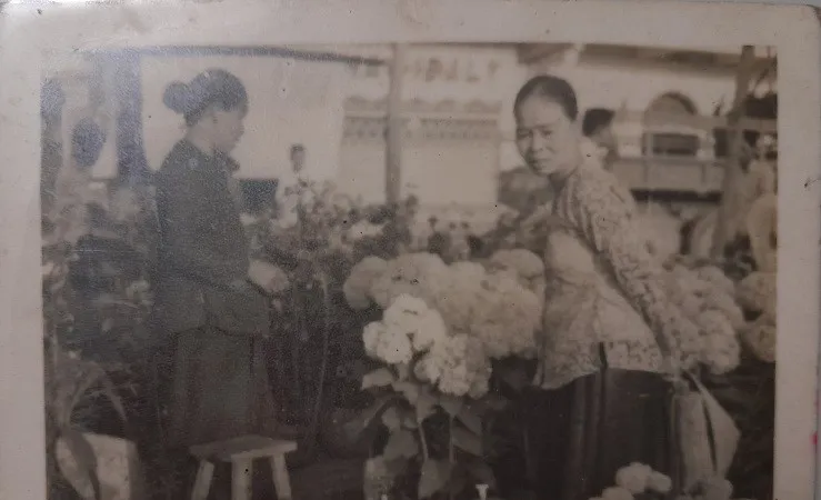 Má đi chợ bông tết Mậu Thân 1968 - Bến Ninh Kiều. Ảnh tác giả cung cấp