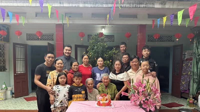 Tết về với lính thiên di