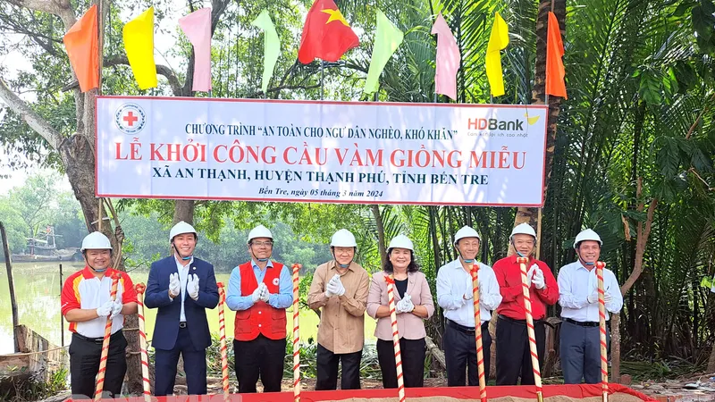 HDBank tiếp tục nối những nhịp cầu yêu thương tại miền sông nước Cửu Long