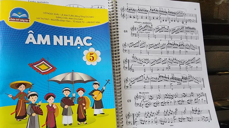 Thưởng thức âm nhạc từ… SGK