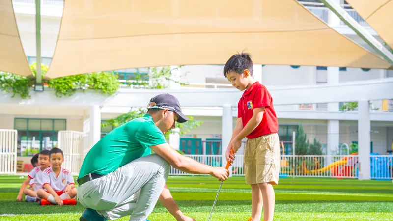 Trường quốc tế với kiến trúc sang xịn, học golf và pickleball ngay trên sân trường