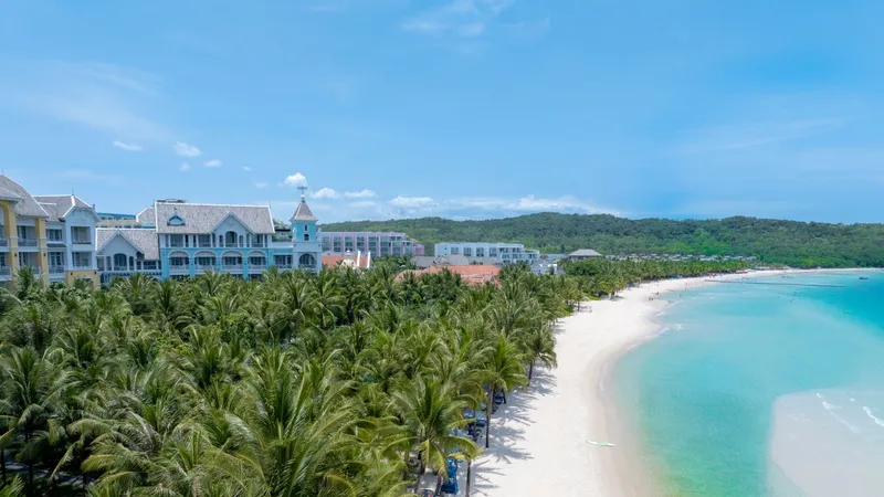 Bãi Kem - Bãi biển đẹp nhất mùa hè Phú Quốc