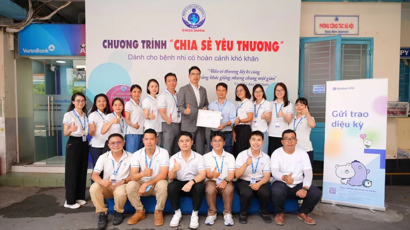 Shinhan Life Việt Nam sẻ chia cùng với bệnh nhi Bệnh viện Nhi Đồng 1