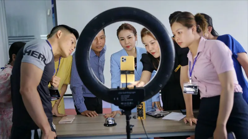Mạng xã hội - Lưỡi dao nào làm đứt tay mình