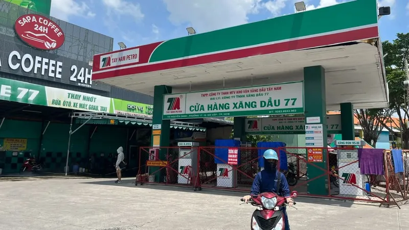 Kinh doanh xăng dầu: Vì sao nhiều doanh nghiệp càng bán càng lỗ?