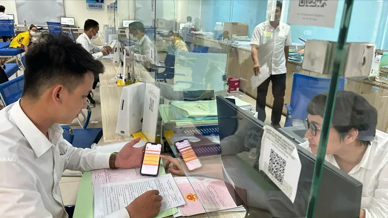 Phản hồi loạt bài “Lãng phí - Giặc nội xâm”: Xóa bỏ thủ tục hành chính rườm rà