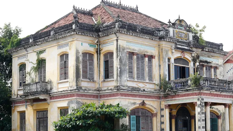 Bảo tồn di sản trong dân: Nhà xưa trăn trở chuyện nay